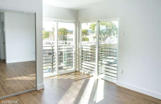 2122 Carmona Ave 1/2 Gallery 2