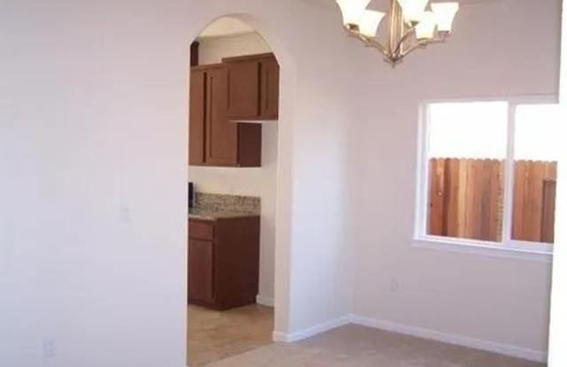 4 bedroom, 2 bath SOLAR house with a bonus room Gallery 4