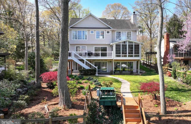 928 WATERVIEW Drive Gallery 3