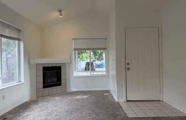Wonderful Newer Construction Home With Great Views! Gallery 4
