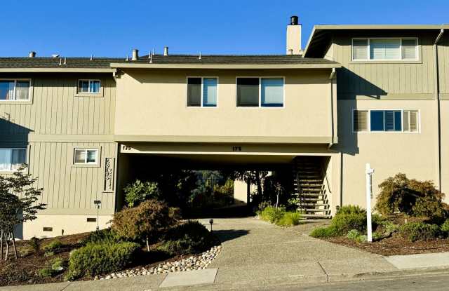 4 bed, 2.5 bath top floor corner unit condo with spectacular views for rent! photos photos 4 bed, 2.5 bath top floor corner unit condo with spectacular views for rent! photos photos