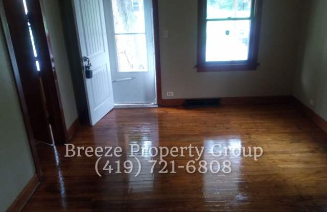 Two bedroom unit for rent in E Park St Toledo Gallery 3