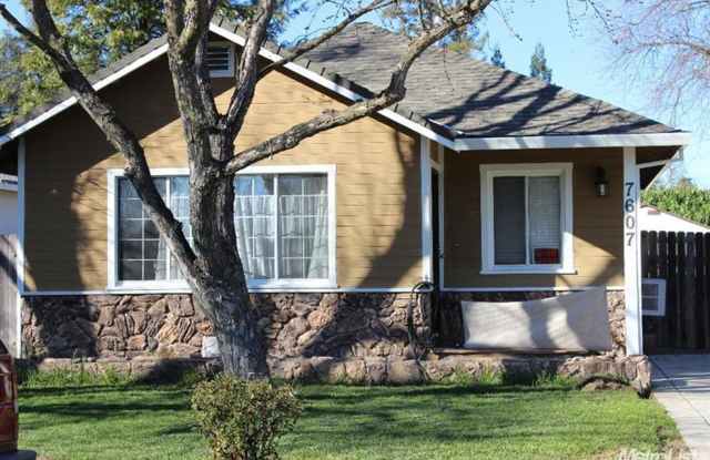 Charming 2 Bed, 2 Bath Home with Private Driveway in Citrus Heights! photos photos