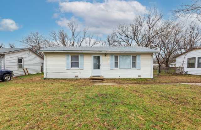 Move in ready - 2 Bed 1 Bath In Quiet Neighborhood - 1919 Catherine Street, Wichita, KS 67213