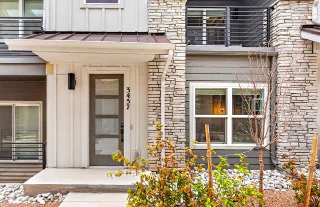 Spacious 4BR Townhome in Colorado Springs Gallery 1