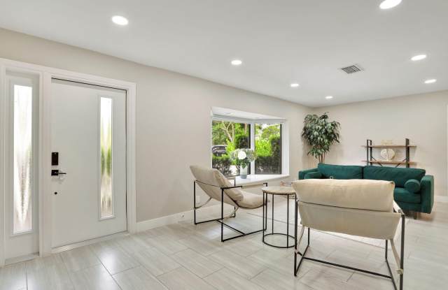 1035 NW 5TH Avenue Gallery 2
