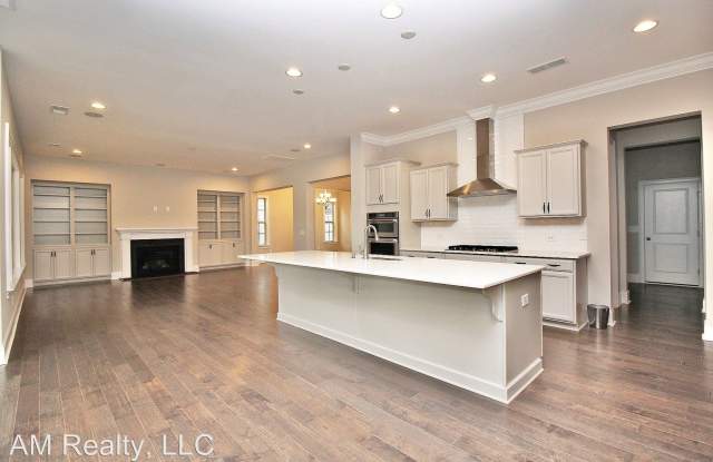 404 Lacebark Elm Gallery 4