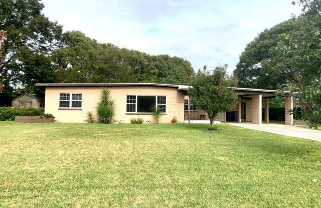 365 Lake Seminary Circle - 365 Lake Seminary Circle, Fern Park, FL 32751