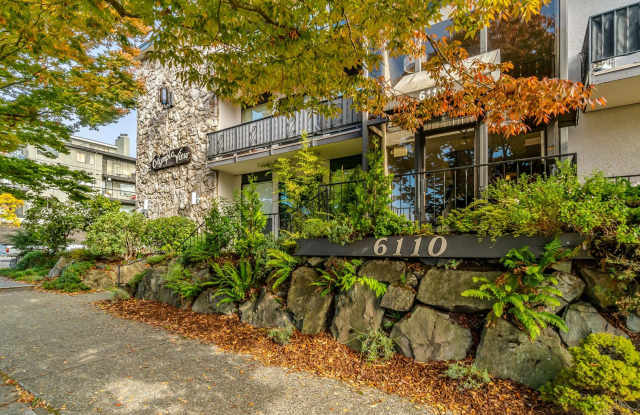 2 Bedroom 2 bath in the Heart of Ballard Gallery 3