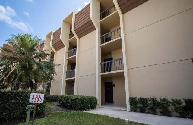 5390 WOODLAND LAKES Drive Gallery 2