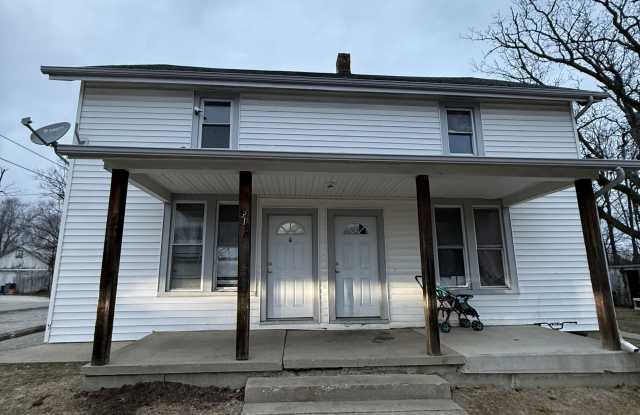 313 Veterans Memorial Parkway - 3 photos photos