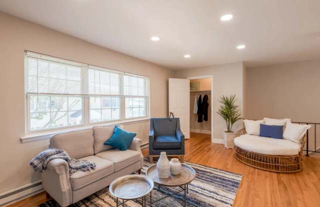 Cloverdale Apartments Gallery 4