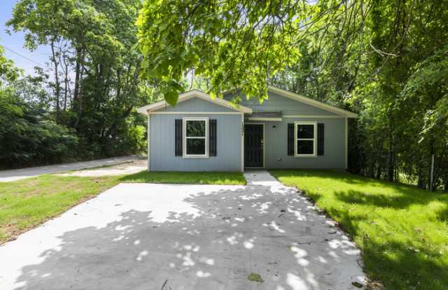 1221 North Whitten Avenue - 1221 N Whitten Ave, Tyler, TX 75702