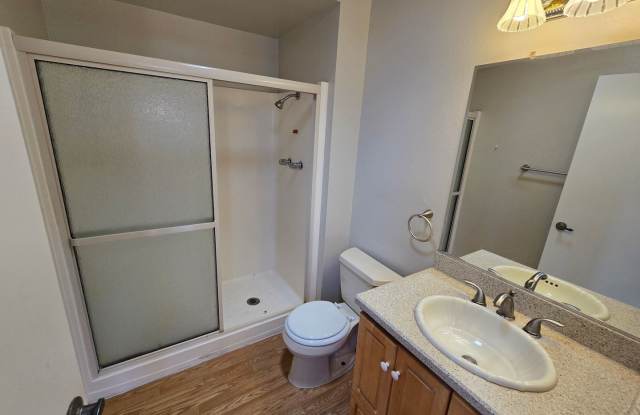 Move-Special: 1/2 off 1st month’s rent! Spacious 3-Bedroom, 2.5-Bath Townhome in Desirable La Jolla Gallery 4