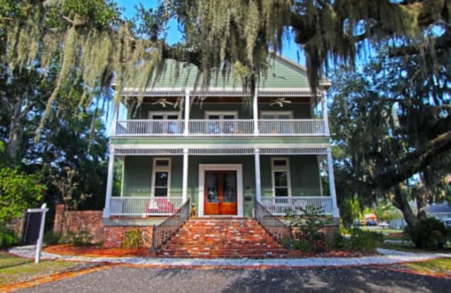 103 S 10th St - 103 South 10th Street, Fernandina Beach, FL 32034