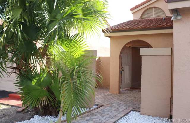 6332 NW 180th Ter Gallery 3