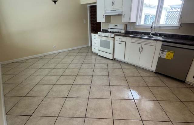 Large Ranch Style Home for Rent with Attached 2 car garage - 3204 Buckingham Drive, Rockford, IL 61107