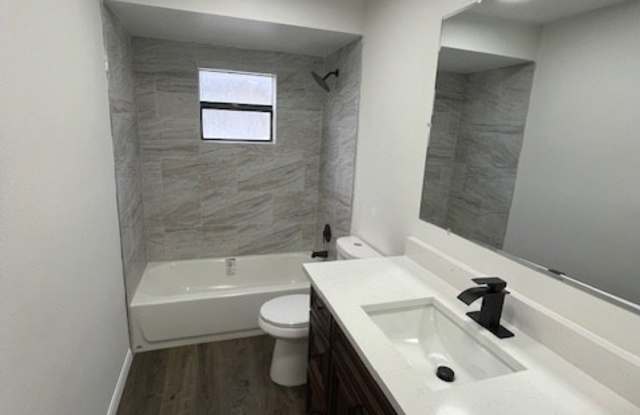 6911 N 22nd St photos photos