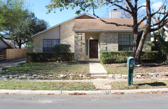 Gorgeous garden style home in San Antonio. Realtor Commission: $300 - 5711 Larkdale Drive, San Antonio, TX 78233