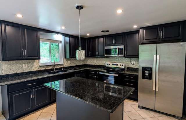 MODERN 4 BEDROOM HOME IN SOUTH PARK! photos photos
