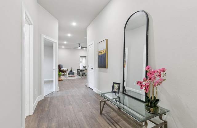 512 Frazier Street Gallery 3