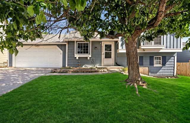Spacious 3-Bedroom Home  & Attached Garage Gallery 1