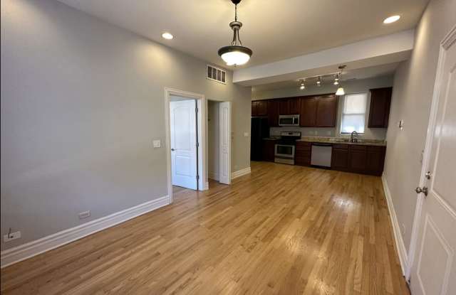 3925 W Altgeld St photos photos