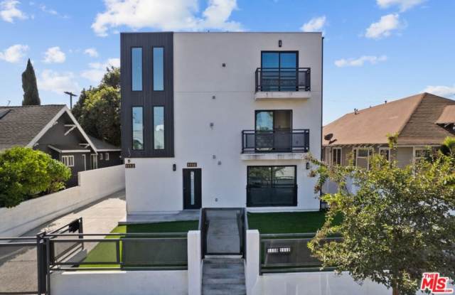 1110 E 40th Pl photos photos