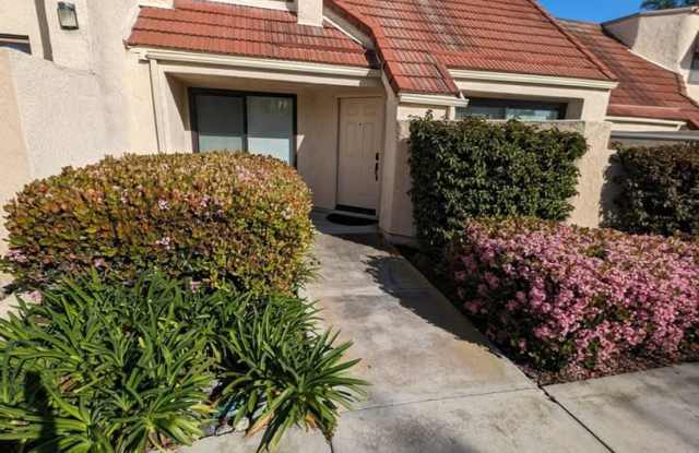 PICTURE PERFECT 2 BR/2 BATH PLUS LOFT "CRYSTAL CAY" COND0 Gallery 1