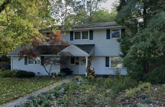 15 Barbara Lane - 15 Barbara Lane, Oakhurst, NJ 07755