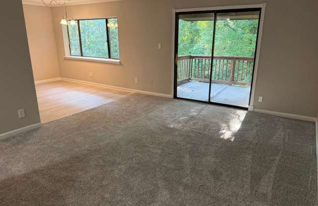 Lovely 2 Bedroom Condo in Raleigh | $500 OFF First Months Rent! Gallery 3