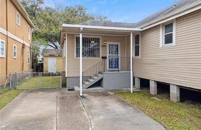 526 S SAINT PATRICK Street photos photos