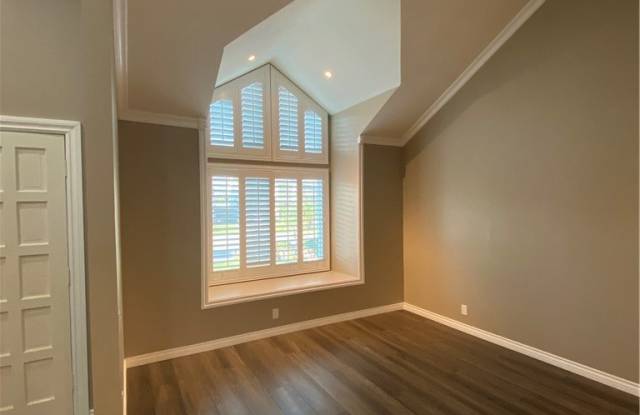 1081 S Burlwood Drive Gallery 2