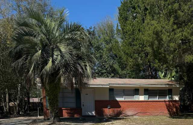 3 Bedroom/ 1 1/2 Bath House - GREAT LOCATION photos photos