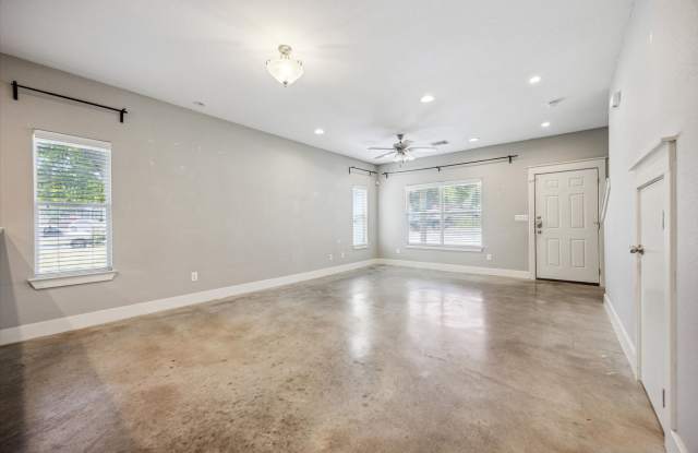 3BD 2.5BA Corner Lot in North Austin - Available NOW! Gallery 3
