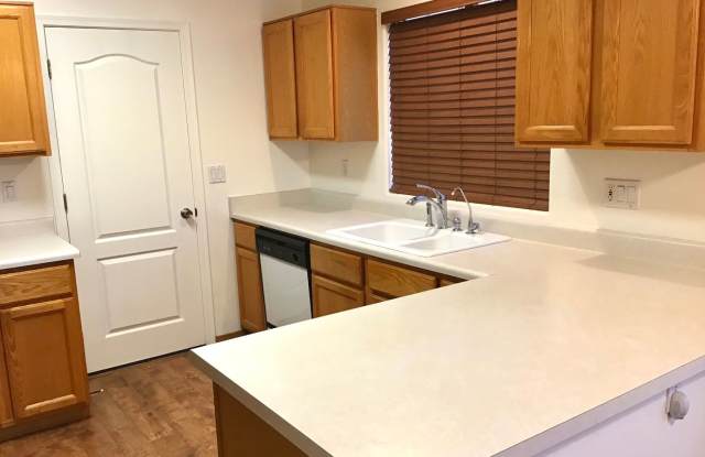 Nice 3Bdrm & 2b home in The Upper Bluffs Gallery 3