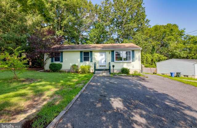 301 N GIRARD ROAD - 301 Girard Rd N, Glassboro, NJ 08028