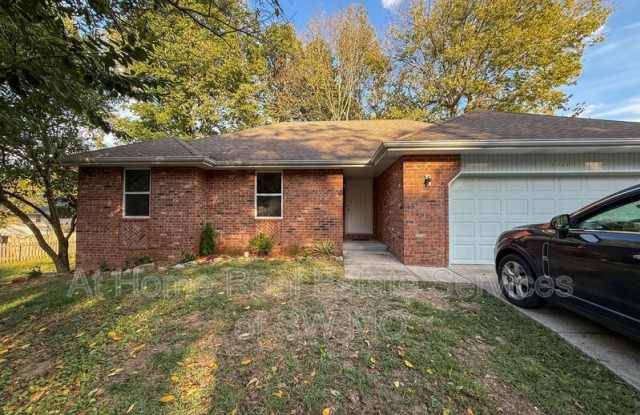 5134 S Old Wire Rd - 5134 South Old Wire Road, Battlefield, MO 65619