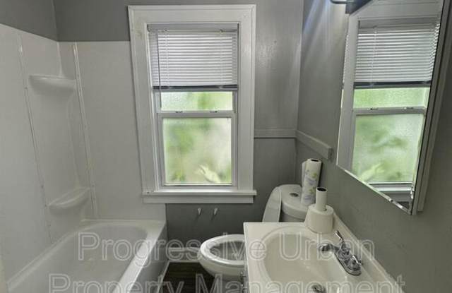 4911 East 108th Street - Upstairs Gallery 4