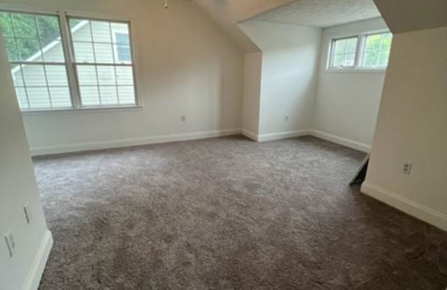 4 Bedroom/4 Bathroom House! Gallery 4