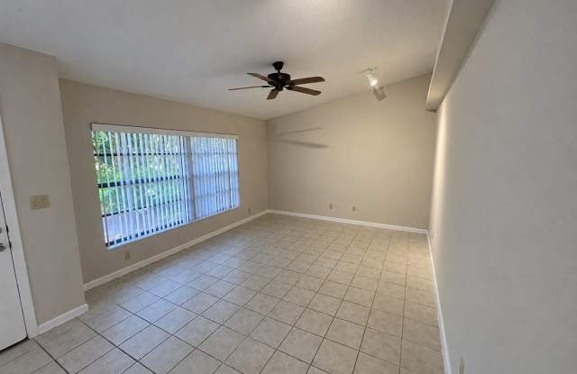 Beautiful 2 Bed / 2 Bath Brick Condo ⭐ Gallery 4