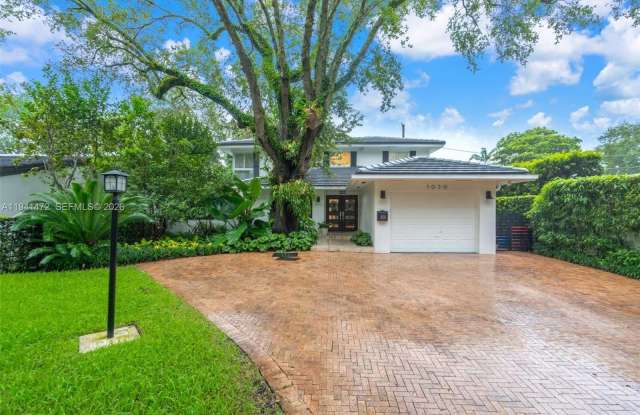 1030 Manati Ave photos photos