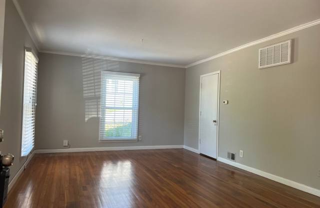 1722 Kavanaugh Blvd., Little Rock AR 72205 - Updated Heights 2br 1ba duplex Gallery 4