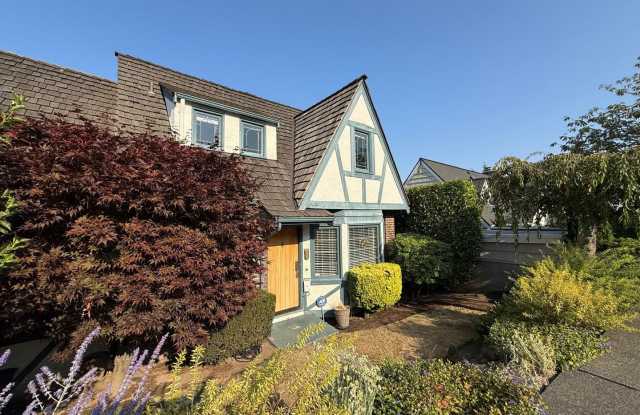 Amazing Magnolia 2 Bedroom + Den with Downtown Views Gallery 3