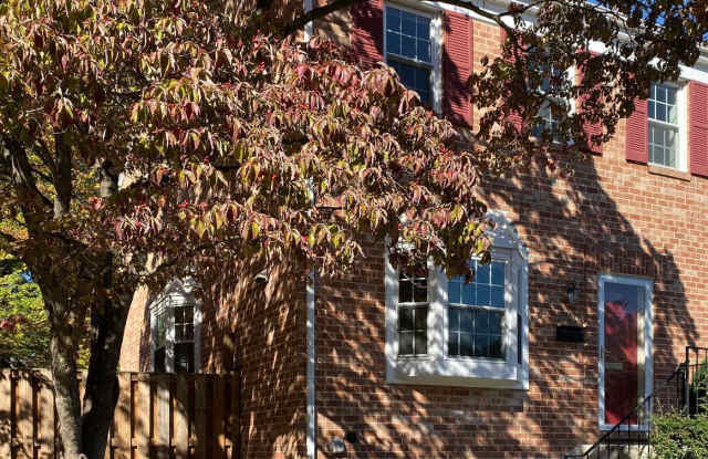 5500 WINFORD COURT Gallery 4