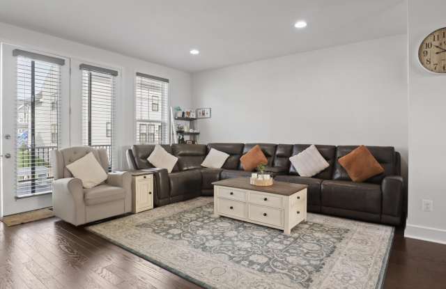 25441 HARTLAND ORCHARD Terrace Gallery 4
