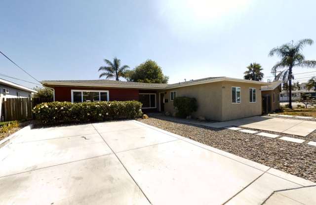 7BD/3BA, Great Backyard w/ POOL!!! Gallery 1