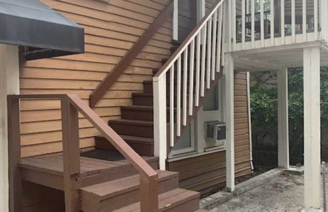 5208 1/2 N Suwanee Ave Gallery 2