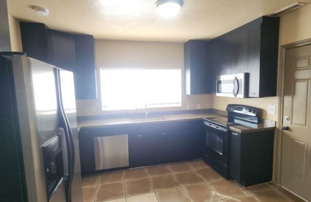 Large 1 bed, 1 bath with private backyard for rent! photos photos