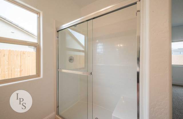 2022 South/East Fresno Home, 4BR/2BA - Lots of Amenities! photos photos